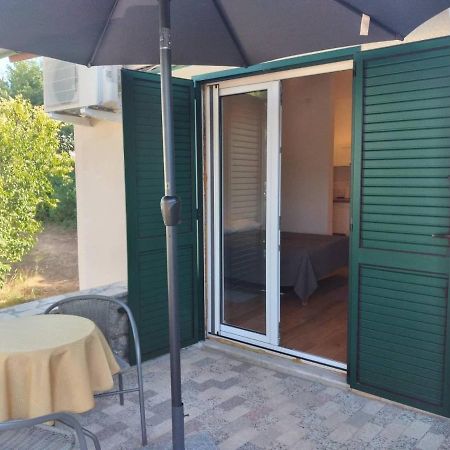 Apartmani Luni Premantura Zewnętrze zdjęcie