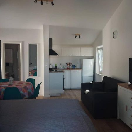 Apartmani Luni Premantura Zewnętrze zdjęcie