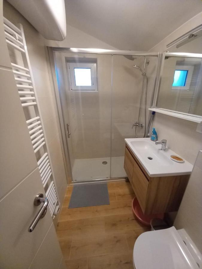 Apartmani Luni Premantura Zewnętrze zdjęcie