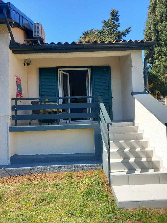 Apartmani Luni Premantura Zewnętrze zdjęcie