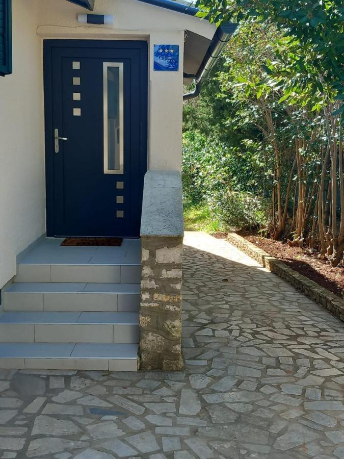 Apartmani Luni Premantura Zewnętrze zdjęcie